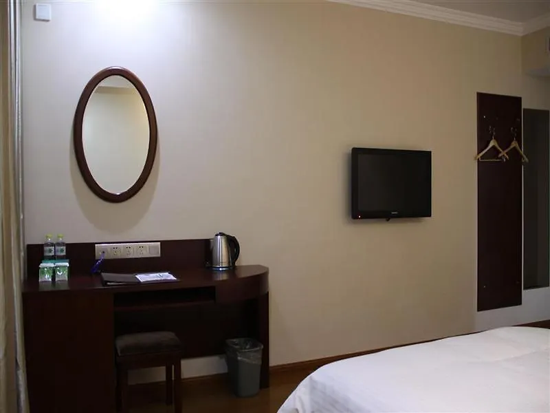 Greentree Inn Shanghai Hongqiao Hub Qibao Express Hotel 3*,